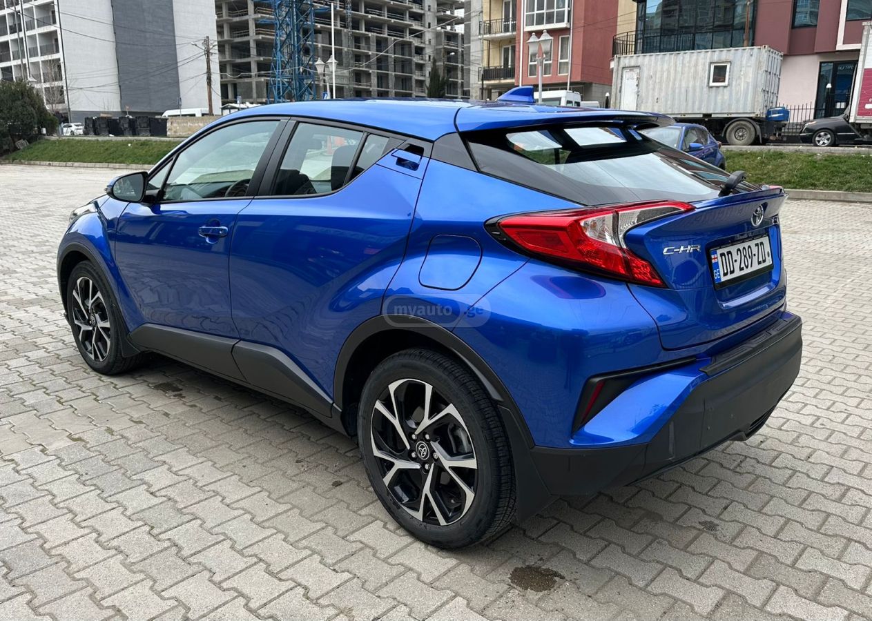 Toyota LE 4dr Front-Wheel Drive Sport — миниатюра 3