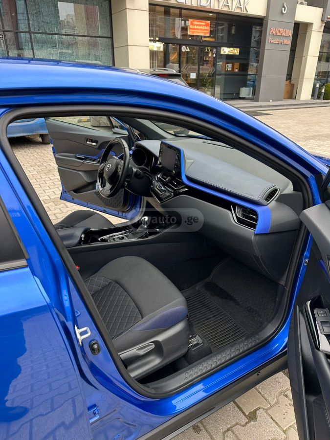 Toyota LE 4dr Front-Wheel Drive Sport — миниатюра 8