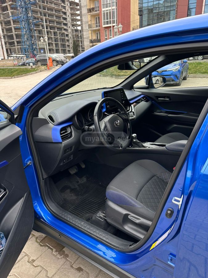 Toyota LE 4dr Front-Wheel Drive Sport — миниатюра 9