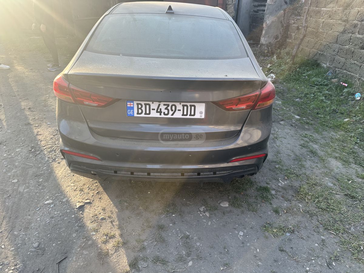 Hyundai Elantra - фото 5