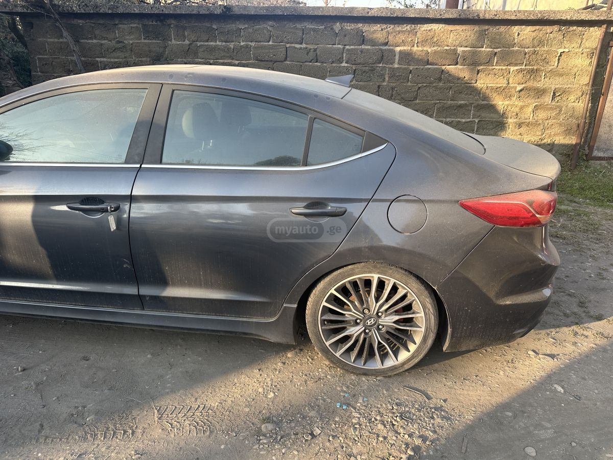 Hyundai Elantra - фото 6