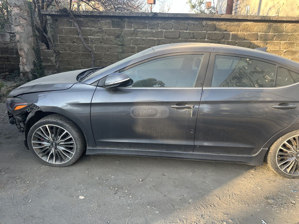 Hyundai Elantra - фото 7