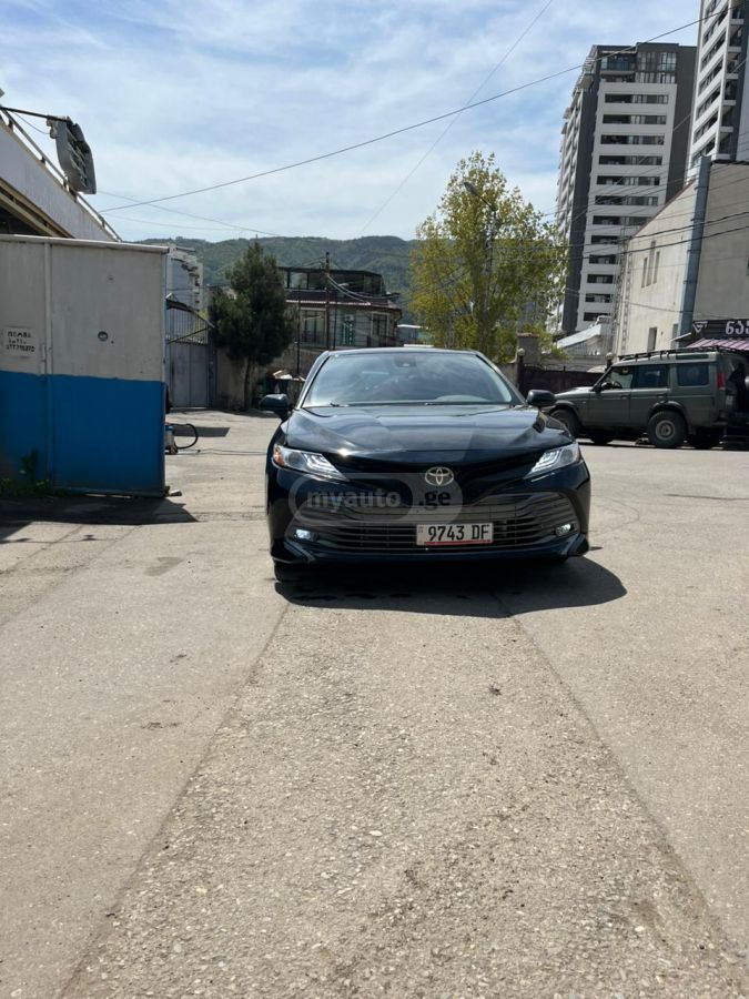 Toyota Camry - фото 2