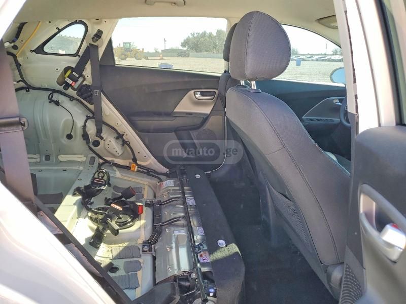 Kia Niro - фото 11