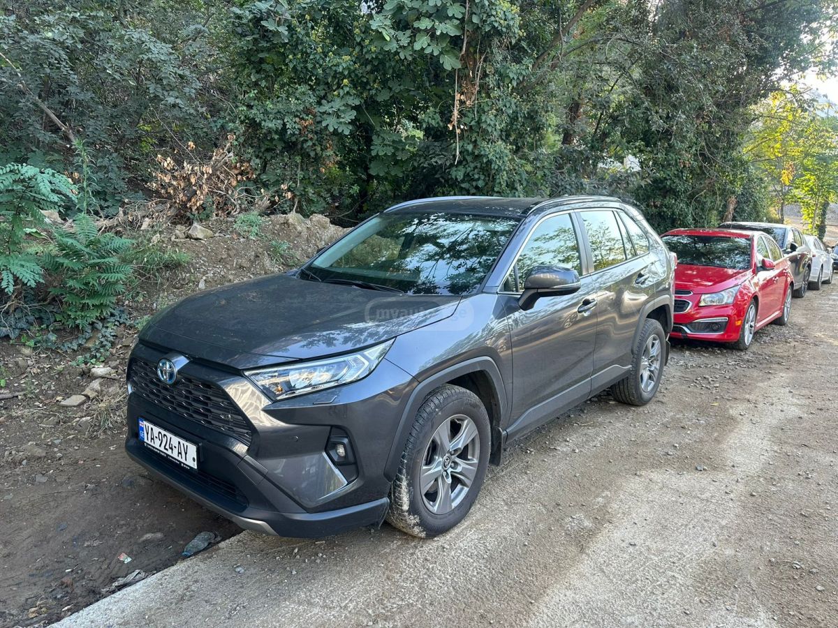 Toyota LE 4dr All Wheel Drive Automat — миниатюра 4