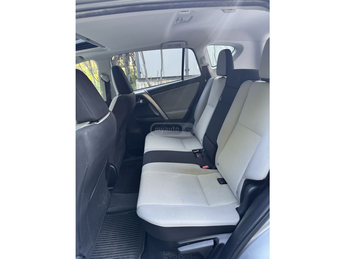 Toyota Rav 4 - фото 6