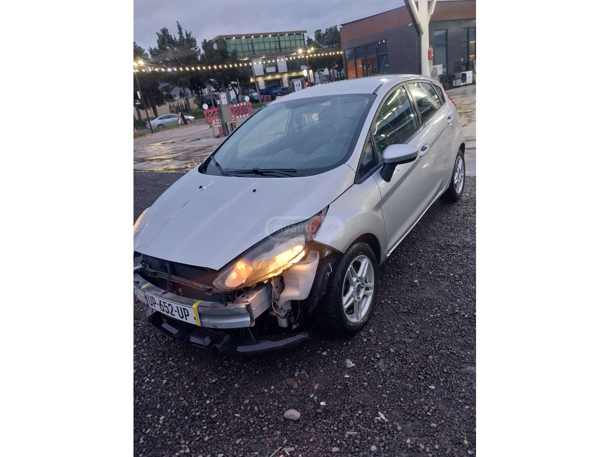 Ford Fiesta - фото 2