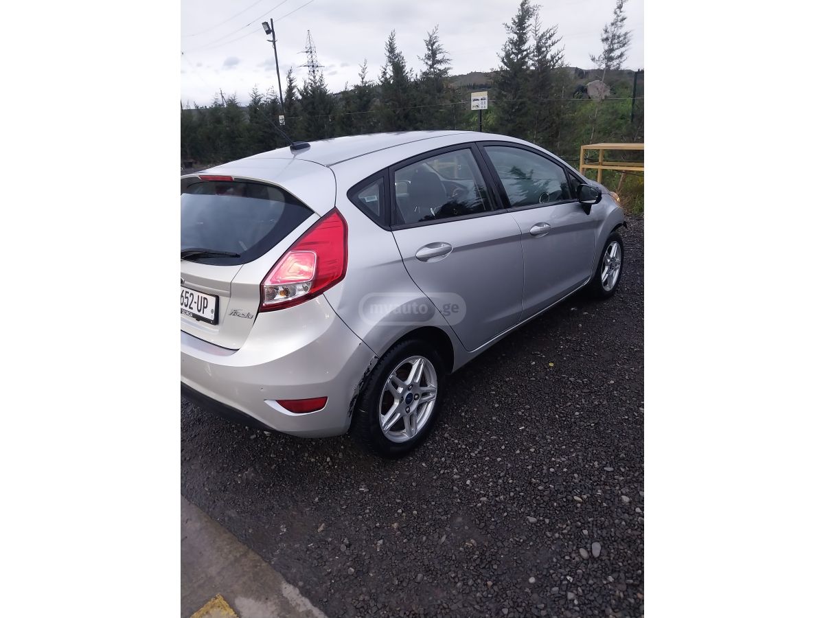 Ford Fiesta - фото 5