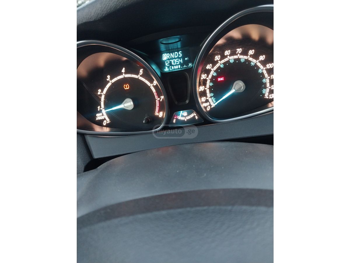 Ford Fiesta - фото 8