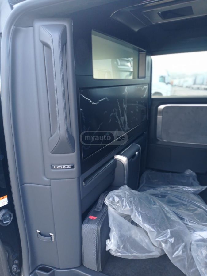 Lexus LM - фото 12