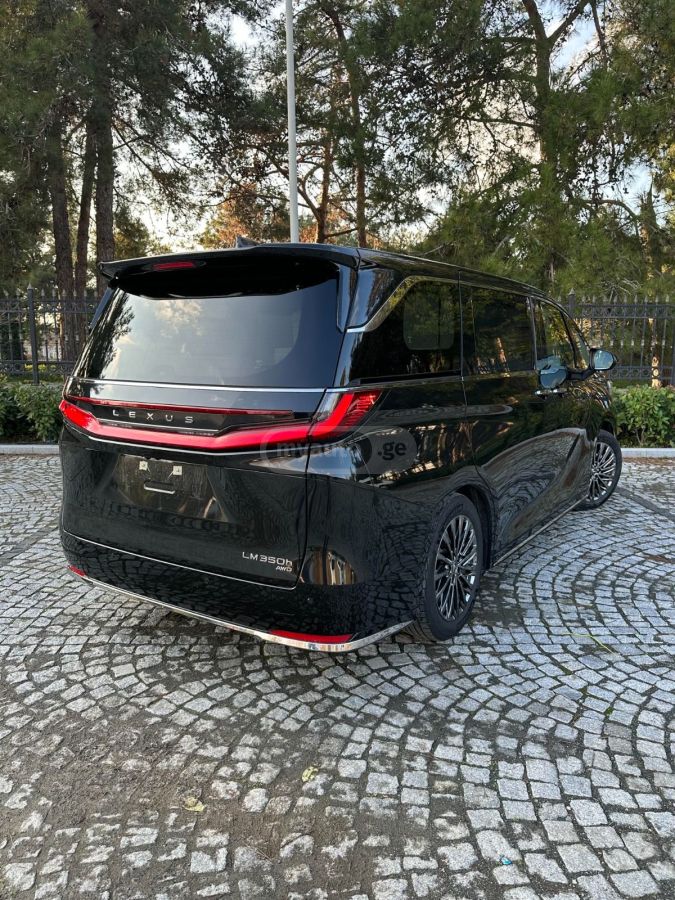 Lexus LM - фото 2