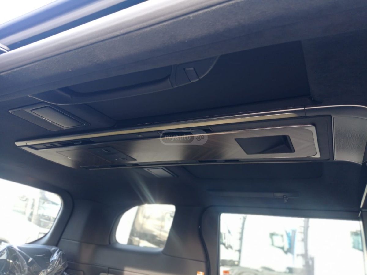 Lexus LM - фото 3