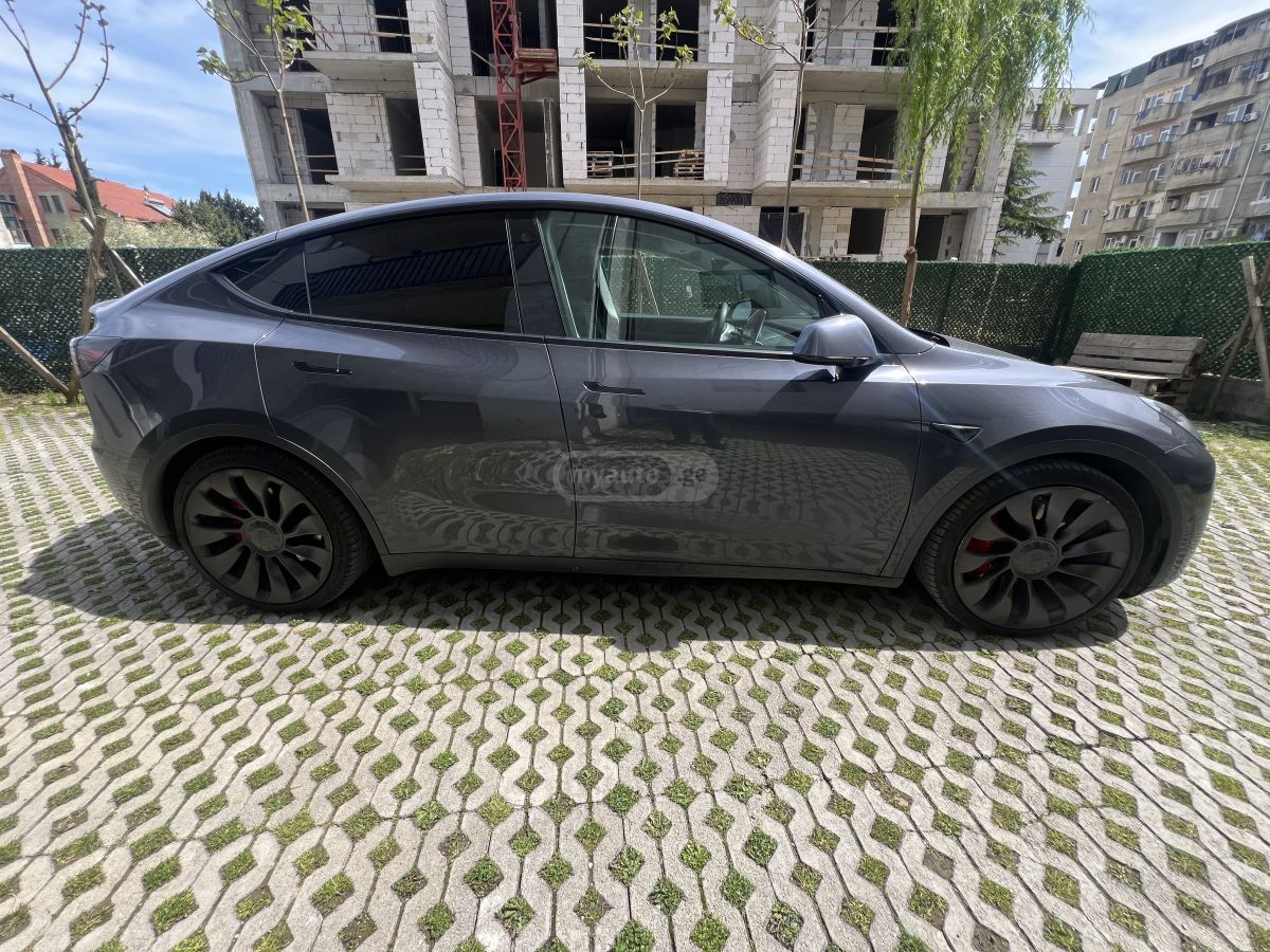 Tesla Model Y - фото 3