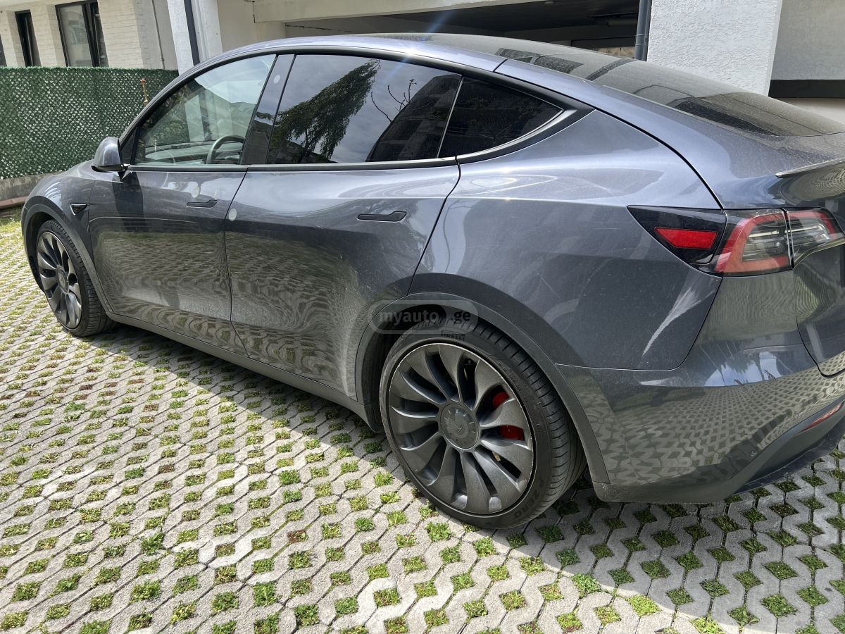 Tesla Model Y - фото 4