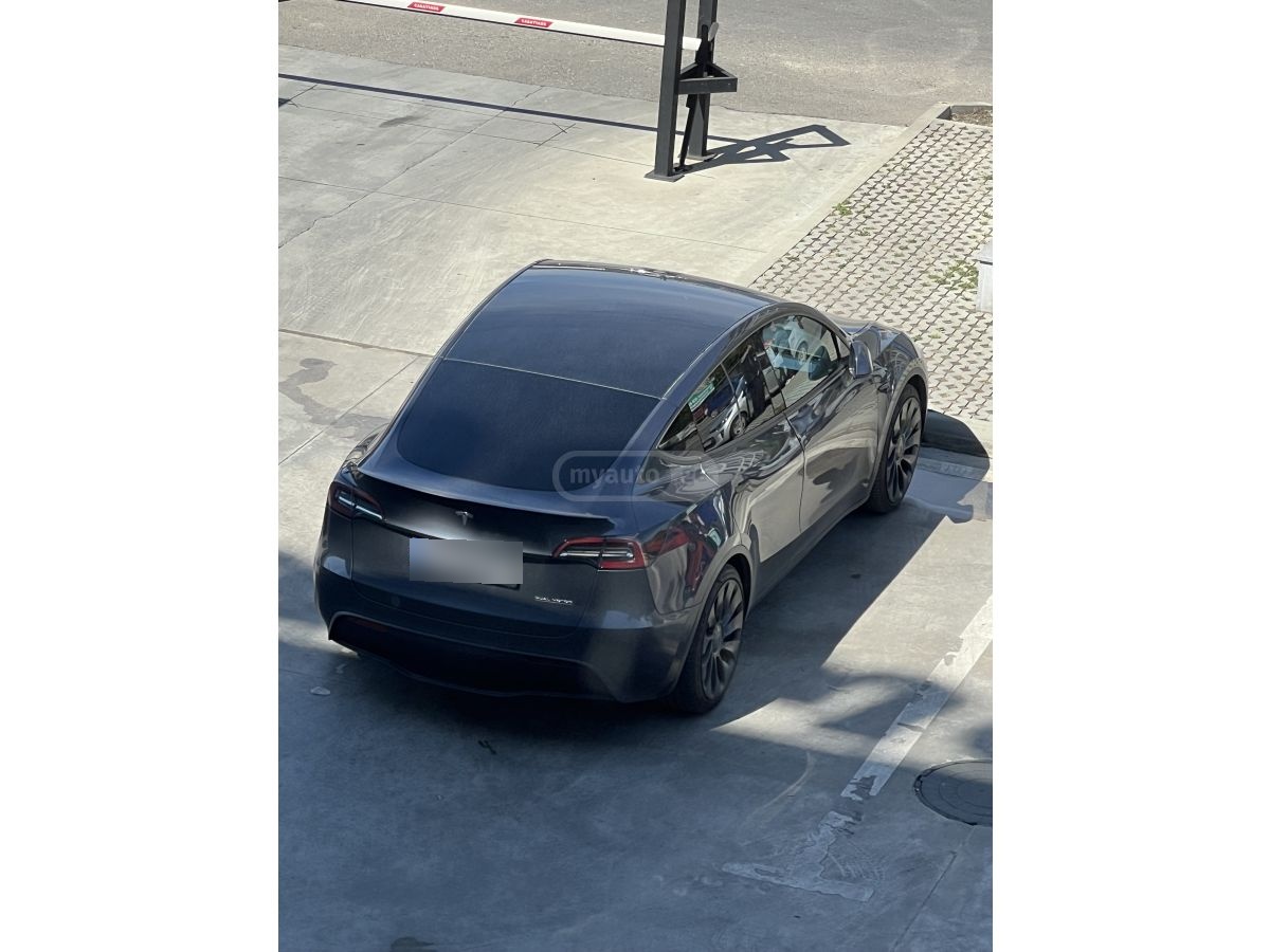 Tesla Model Y - фото 7