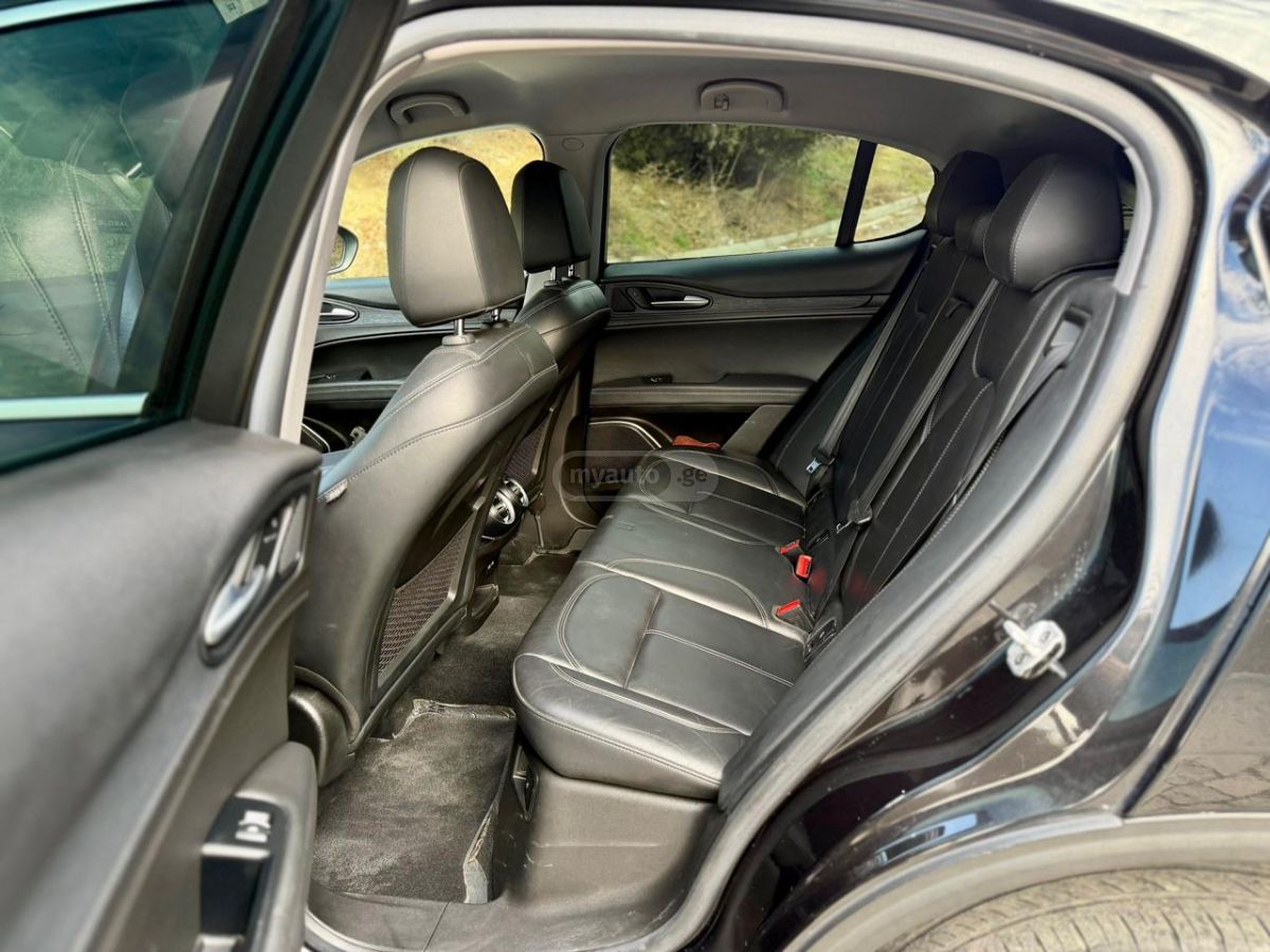 Alfa Romeo Stelvio - фото 7
