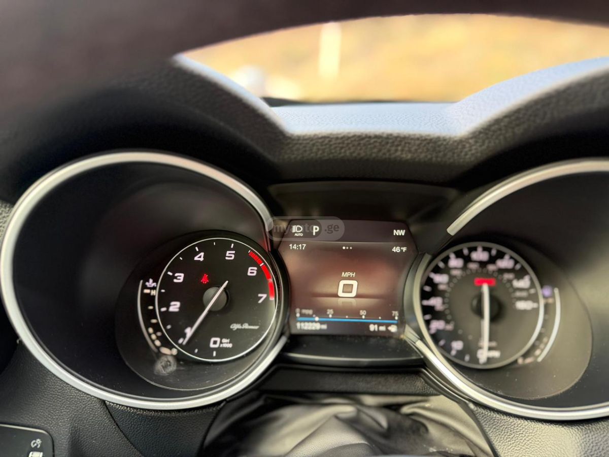 Alfa Romeo Stelvio - фото 9