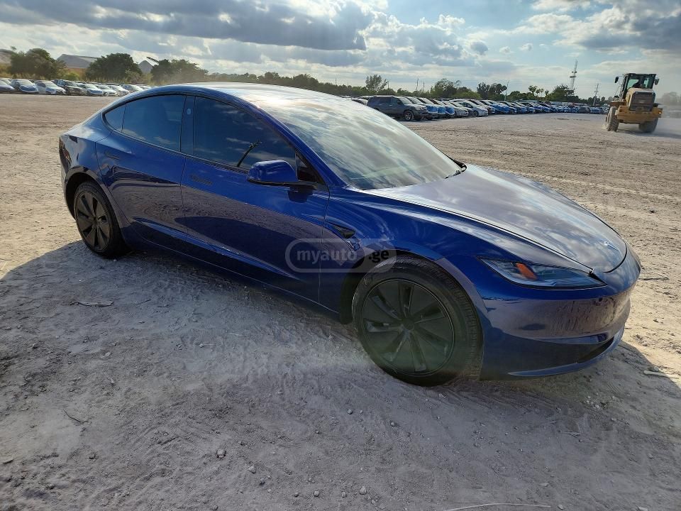 Tesla Model 3 - фото 1