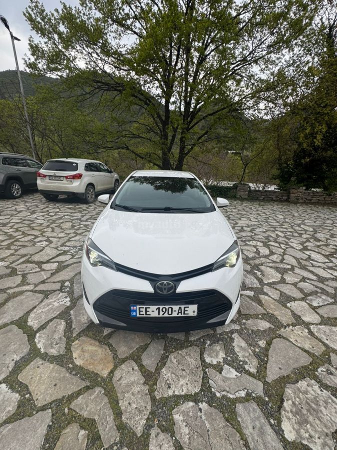 Toyota Corolla - фото 1