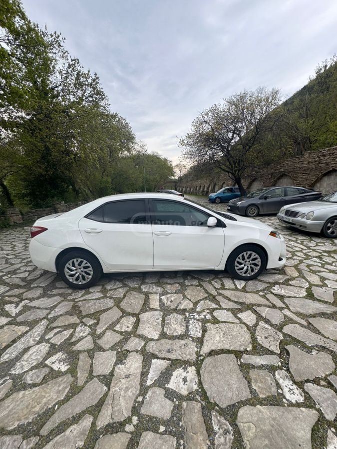 Toyota Corolla - фото 2