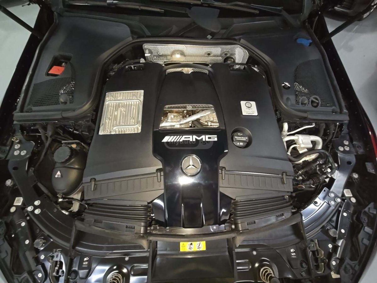 Mercedes-Benz AMG GT 63 - фото 14