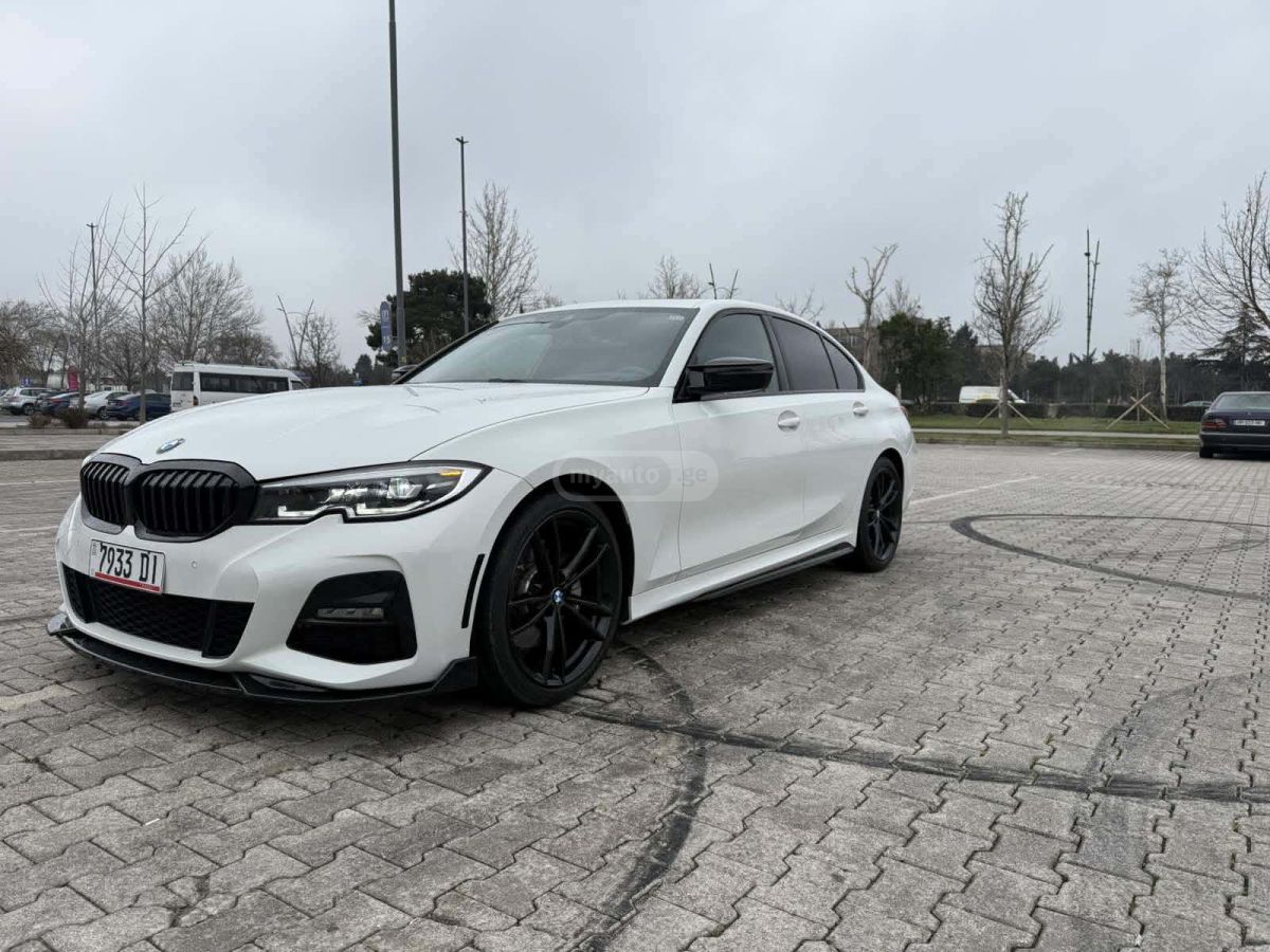 BMW Base 4dr Rear-Wheel Drive Seda — миниатюра 1