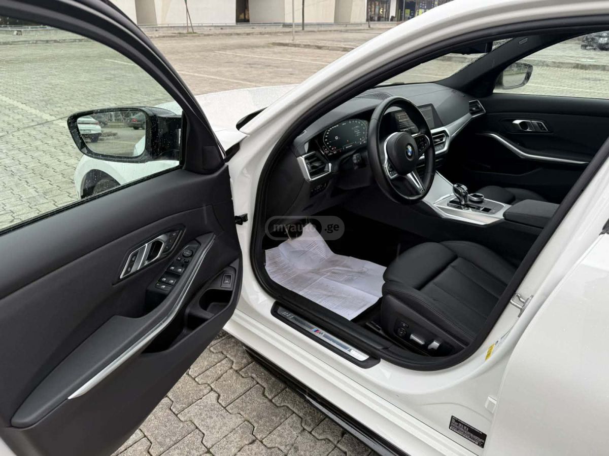 BMW Base 4dr Rear-Wheel Drive Seda — миниатюра 10