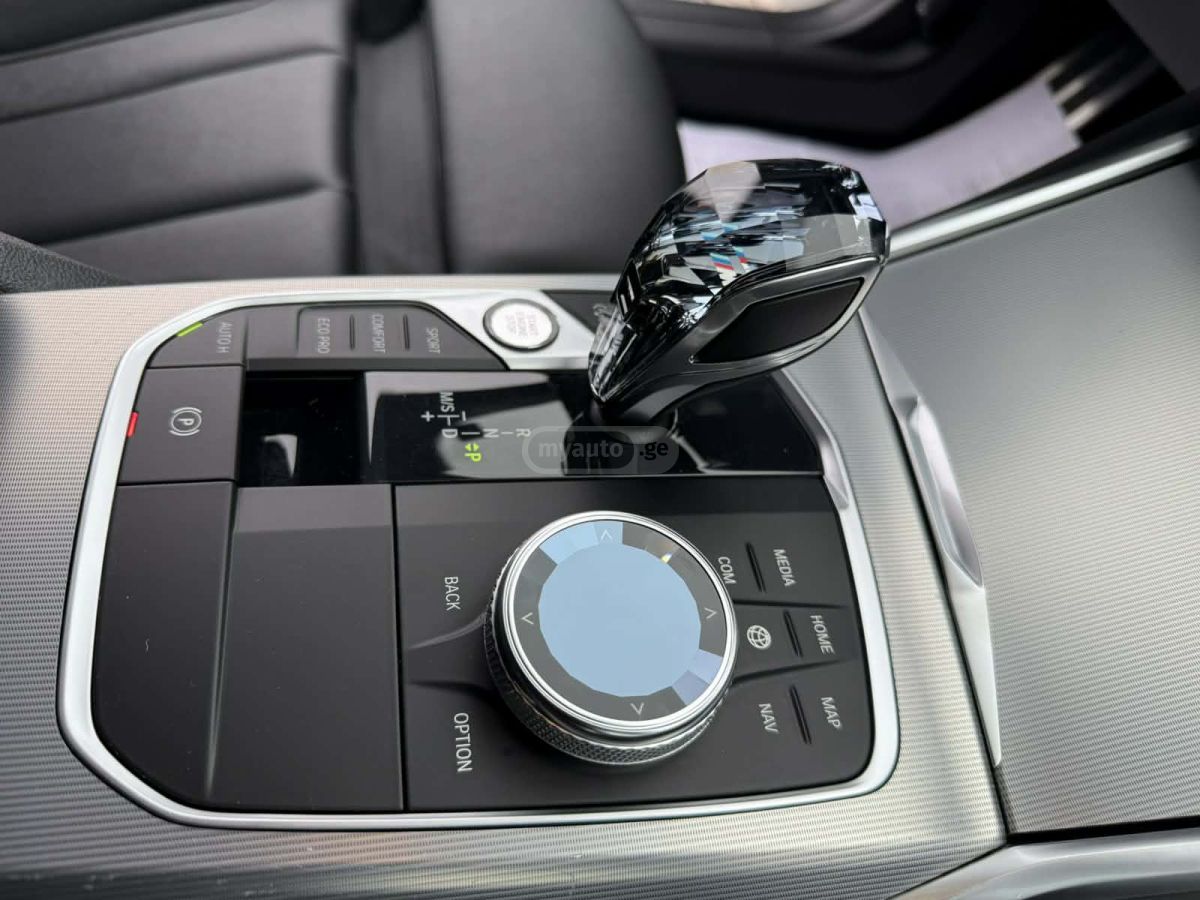 BMW Base 4dr Rear-Wheel Drive Seda — миниатюра 3