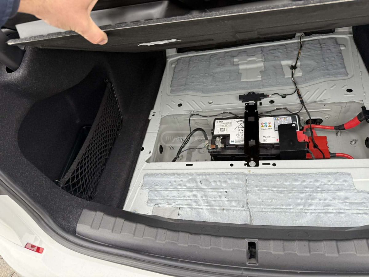 BMW Base 4dr Rear-Wheel Drive Seda — миниатюра 6