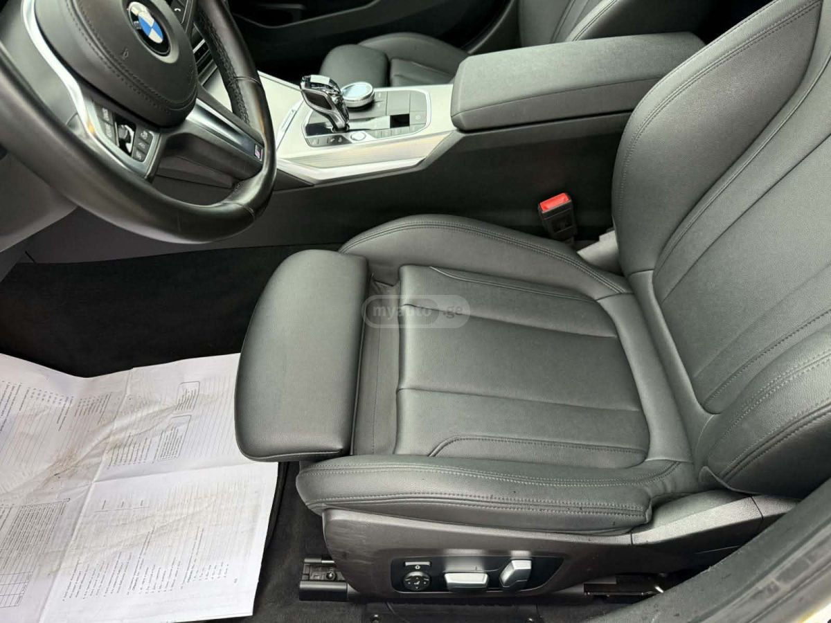 BMW Base 4dr Rear-Wheel Drive Seda — миниатюра 9