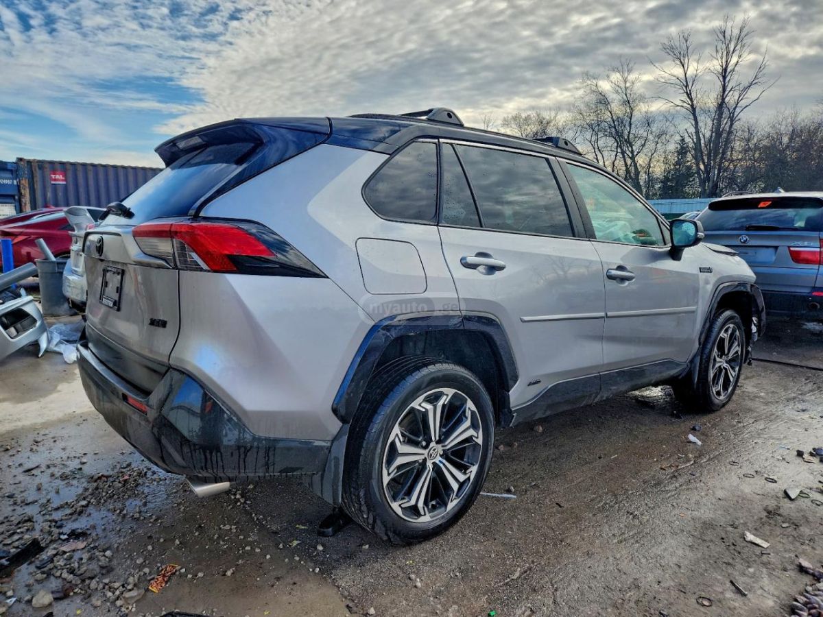 Toyota RAV 4 - фото 3