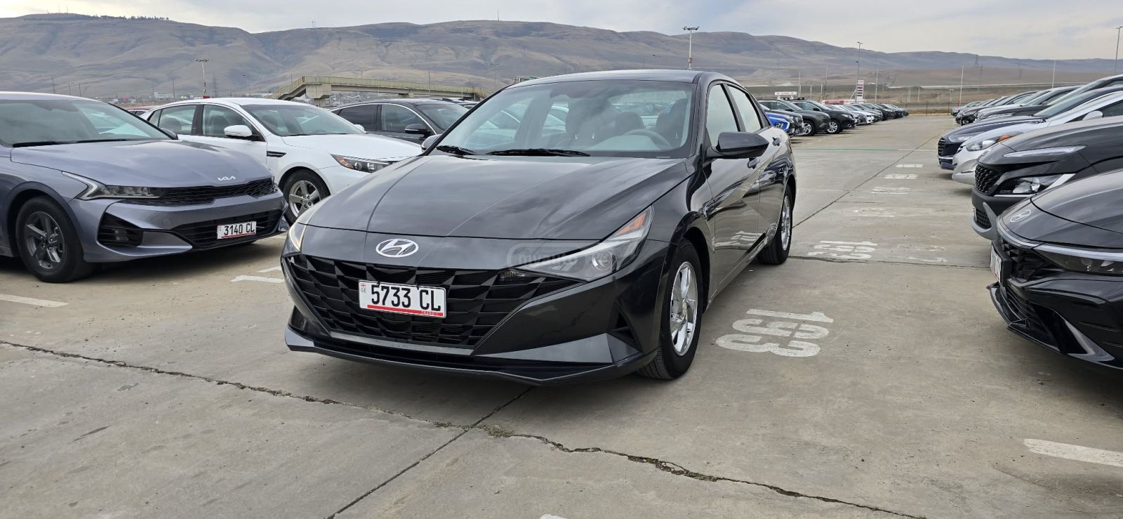 Hyundai Elantra - фото 1