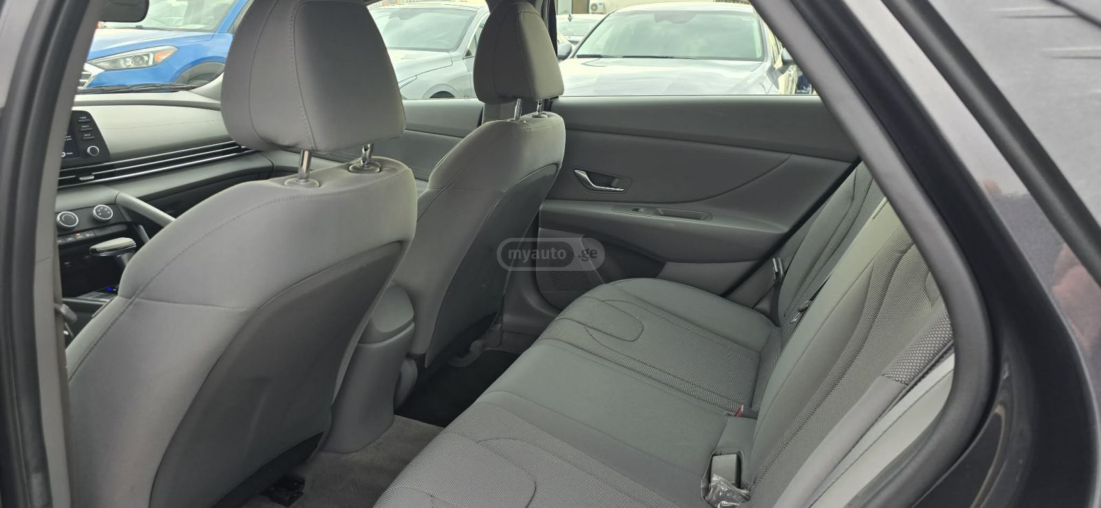 Hyundai Elantra - фото 10