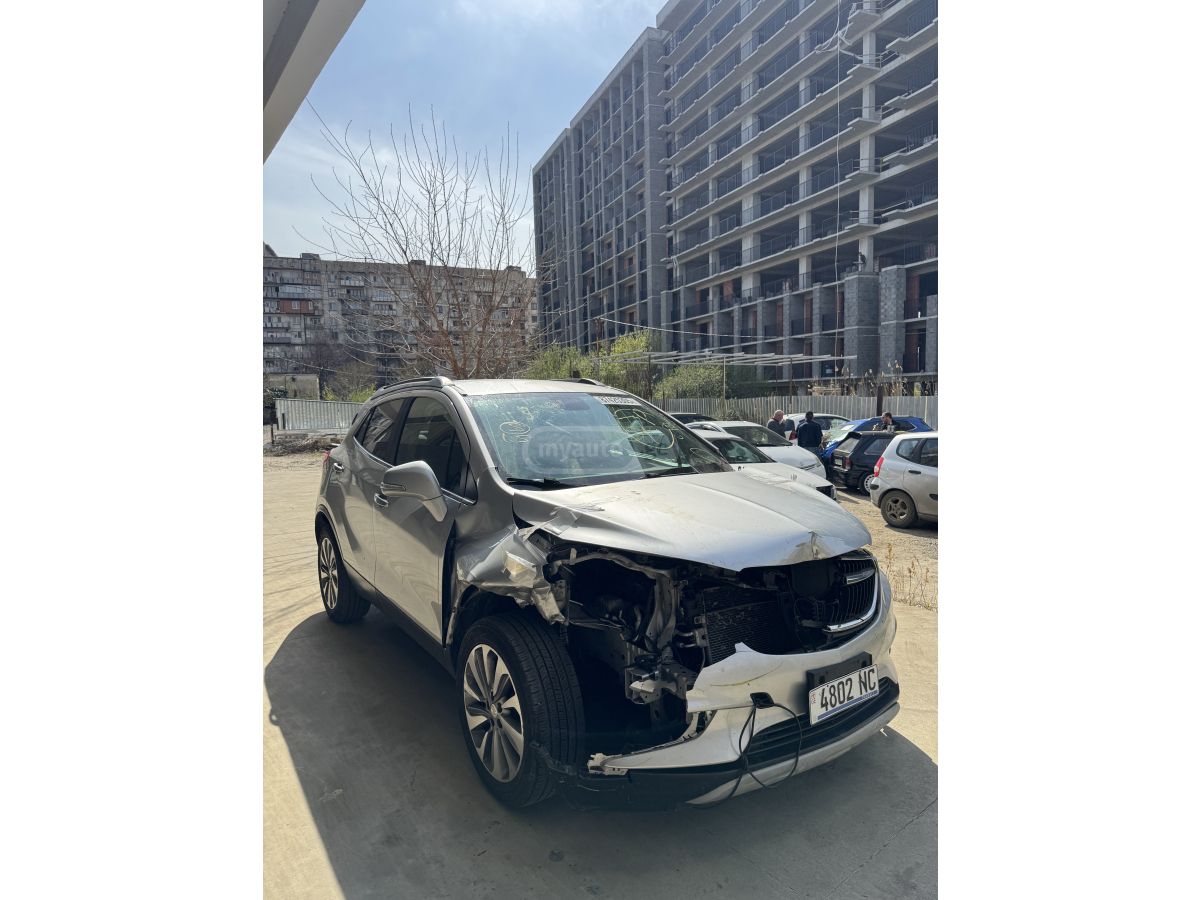 Buick Encore - фото 1