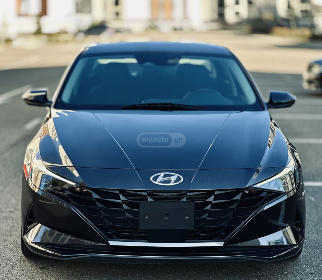 Hyundai Elantra - фото 1