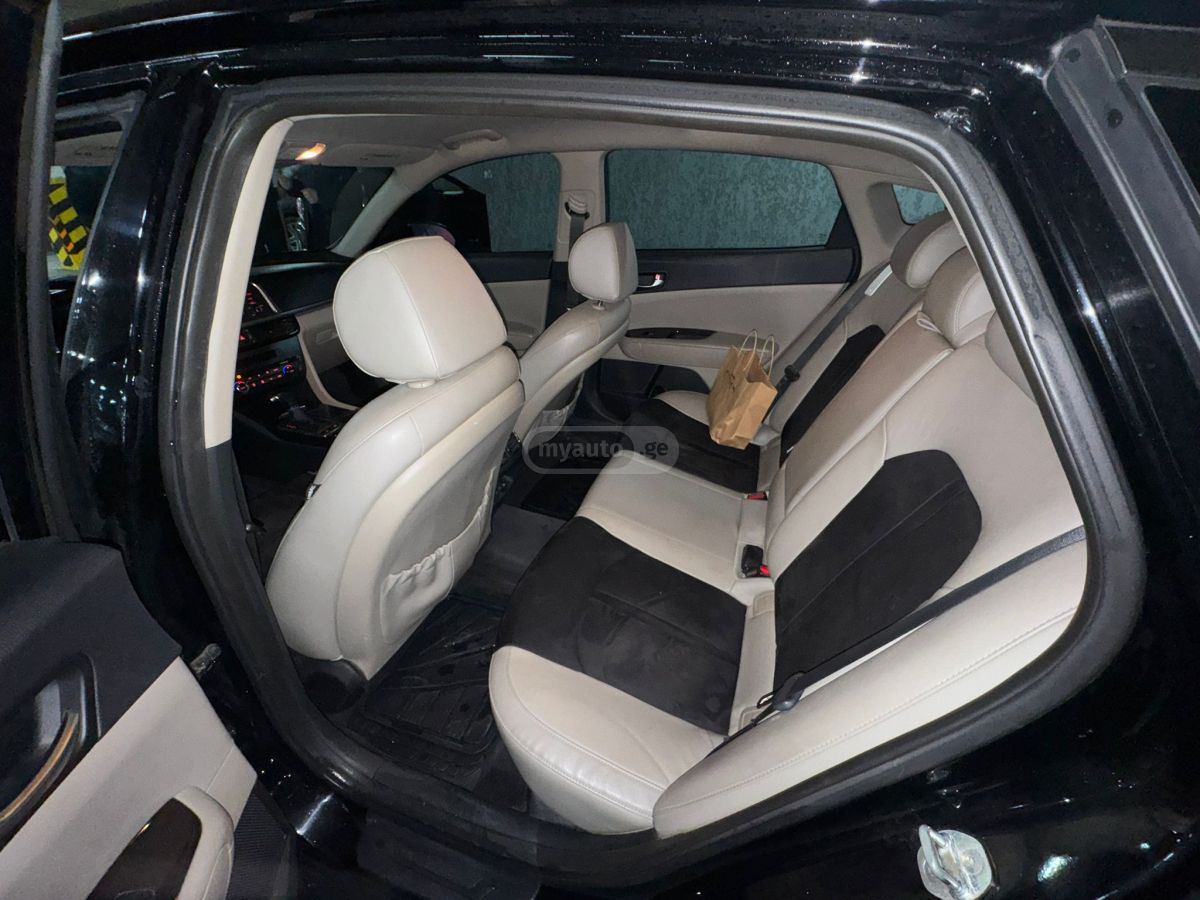 Kia Optima - фото 8