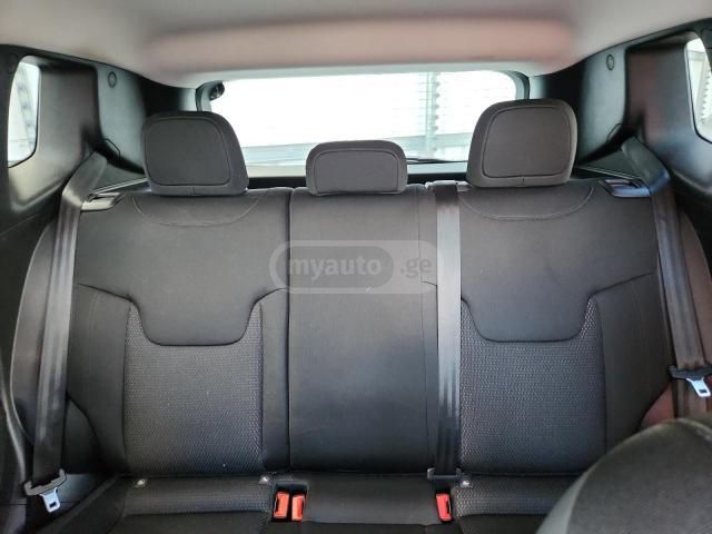 Jeep Renegade - фото 9