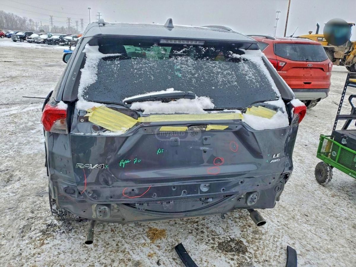 Toyota Rav 4 - фото 6