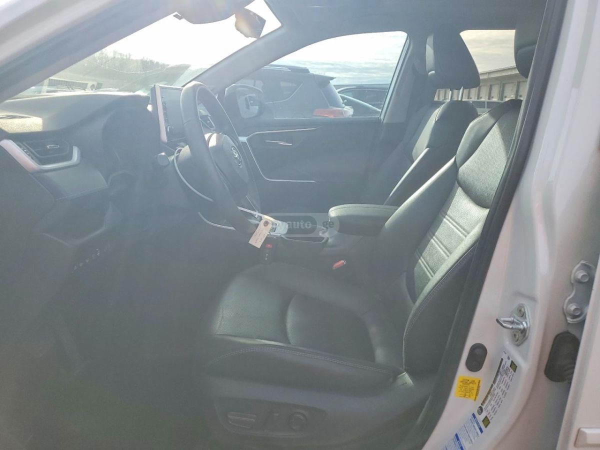 Toyota RAV 4 - фото 7