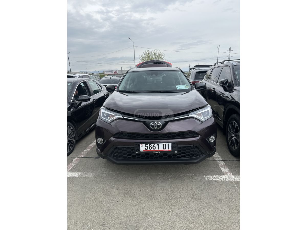 Toyota RAV 4 - фото 1