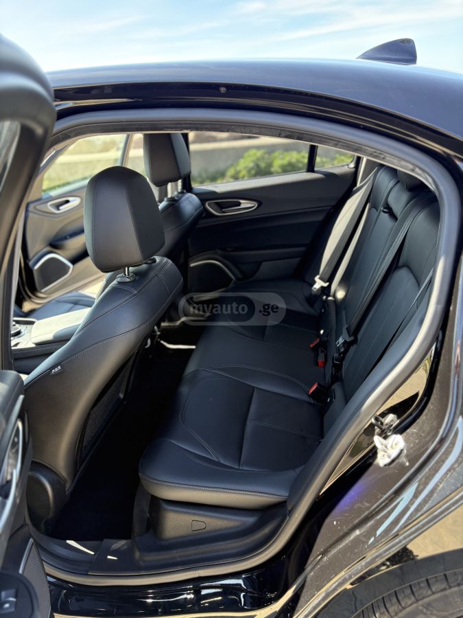 Alfa Romeo Giulia - фото 14