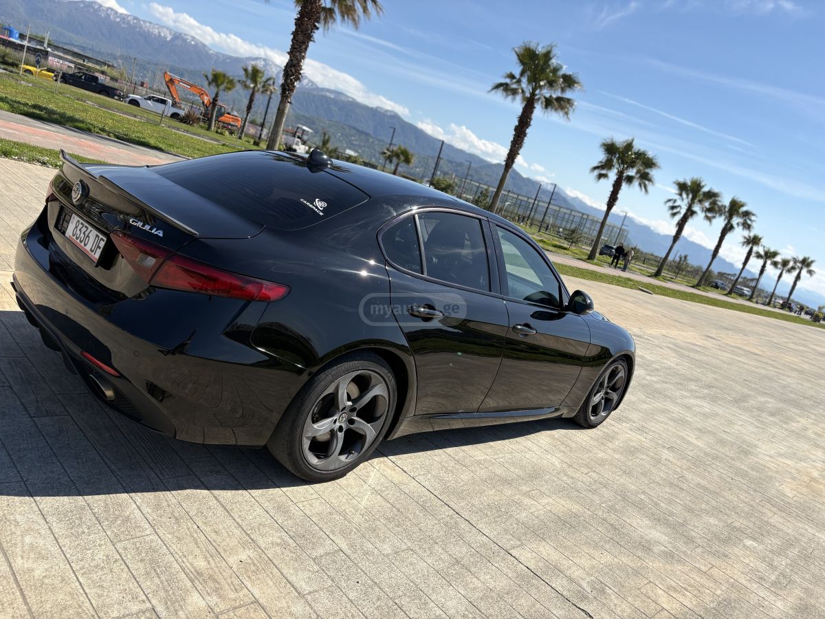 Alfa Romeo Giulia - фото 7