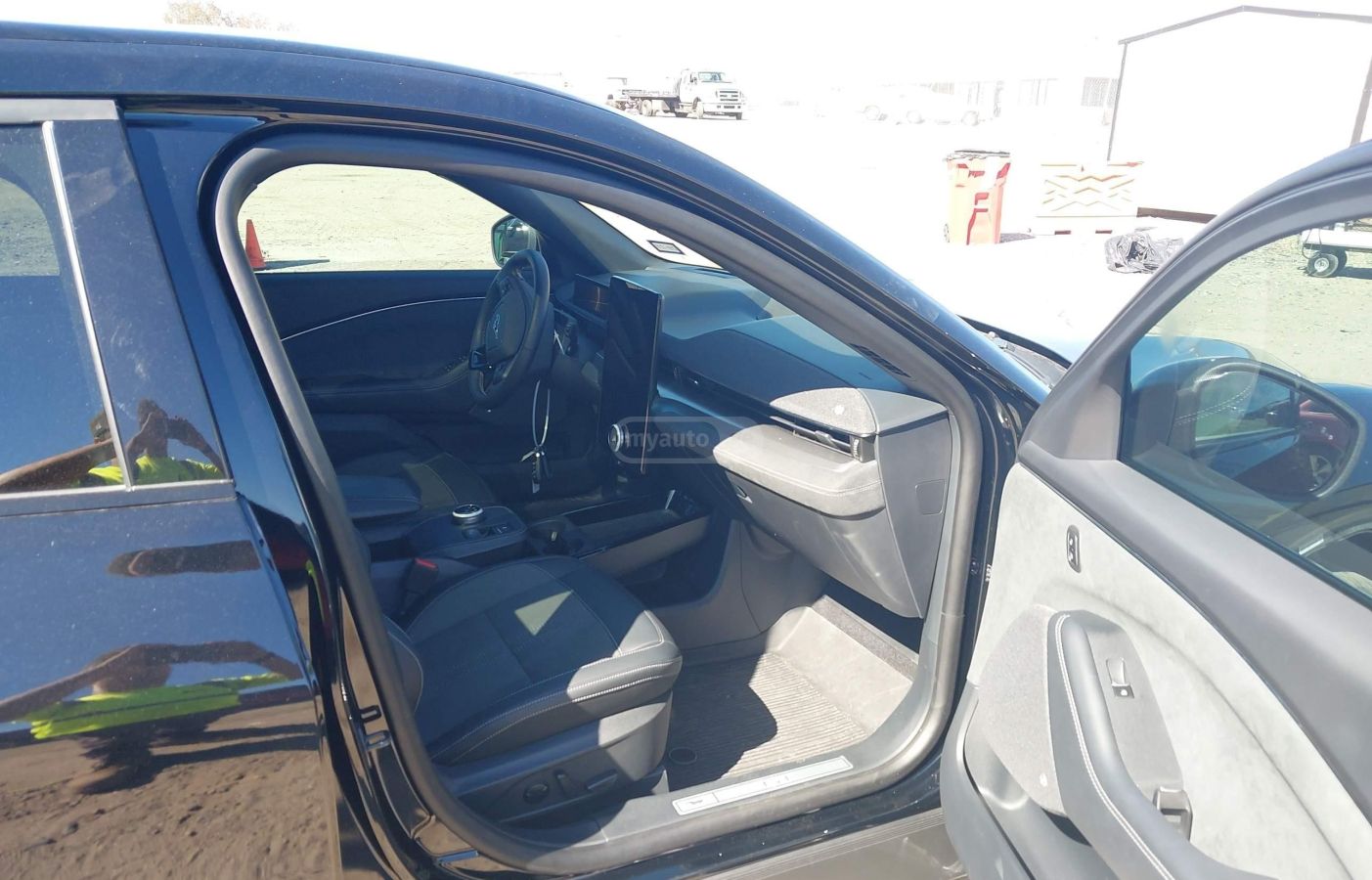 Ford Mustang Mach-E GT 4dr All-Wheel Drive Automat 2023 — миниатюра 5