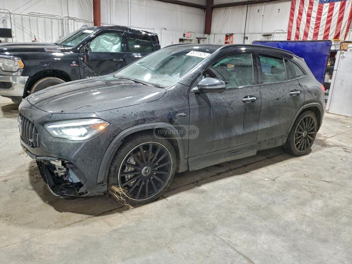 Mercedes-Benz GLA 350 - фото 1