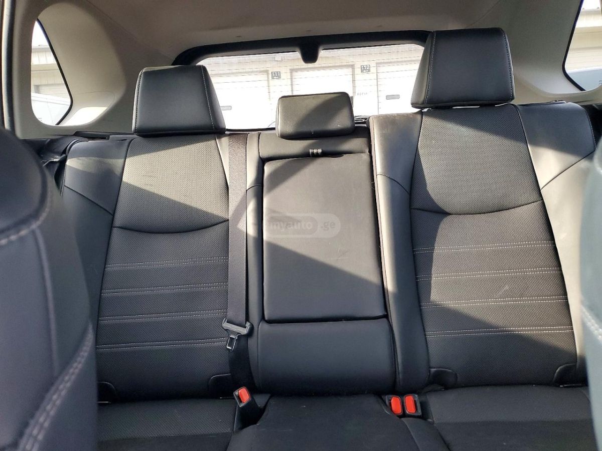 Toyota RAV 4 - фото 10