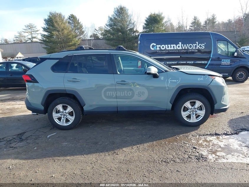 Toyota RAV 4 - фото 1