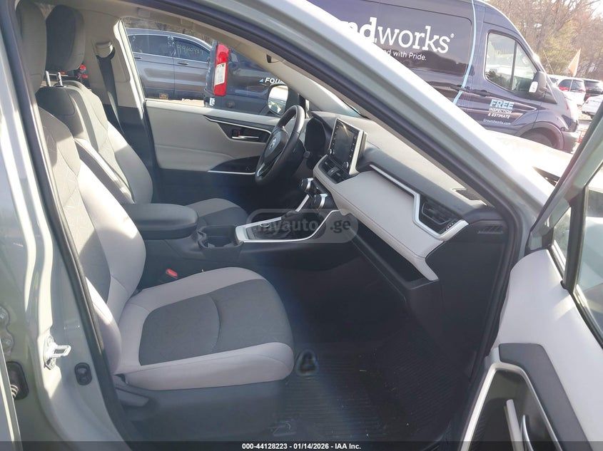 Toyota RAV 4 - фото 5