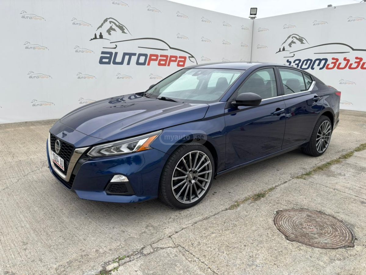 Nissan Altima - фото 1