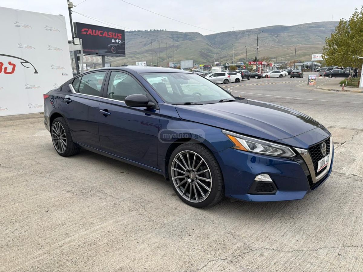 Nissan Altima - фото 3