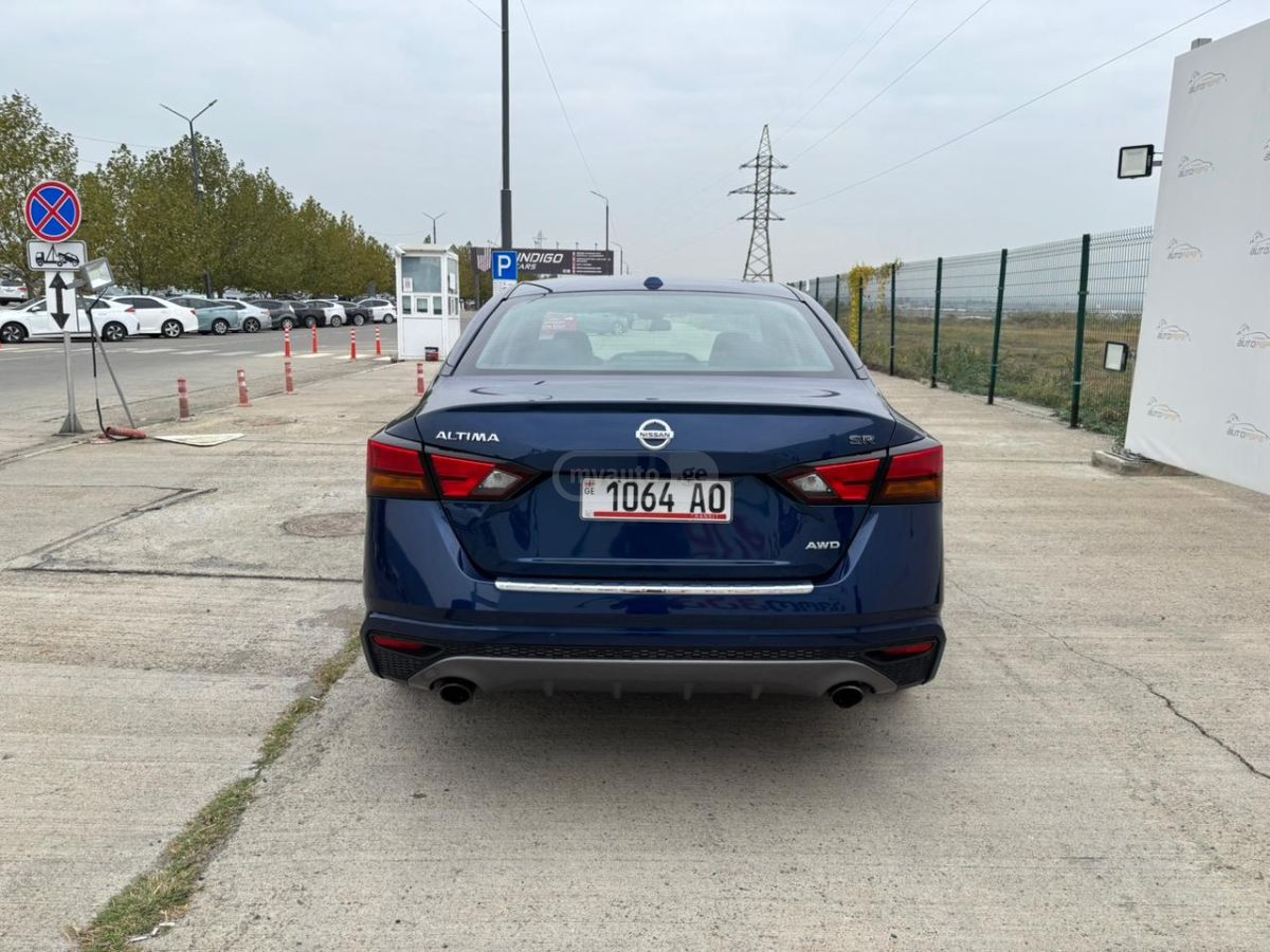 Nissan Altima - фото 5